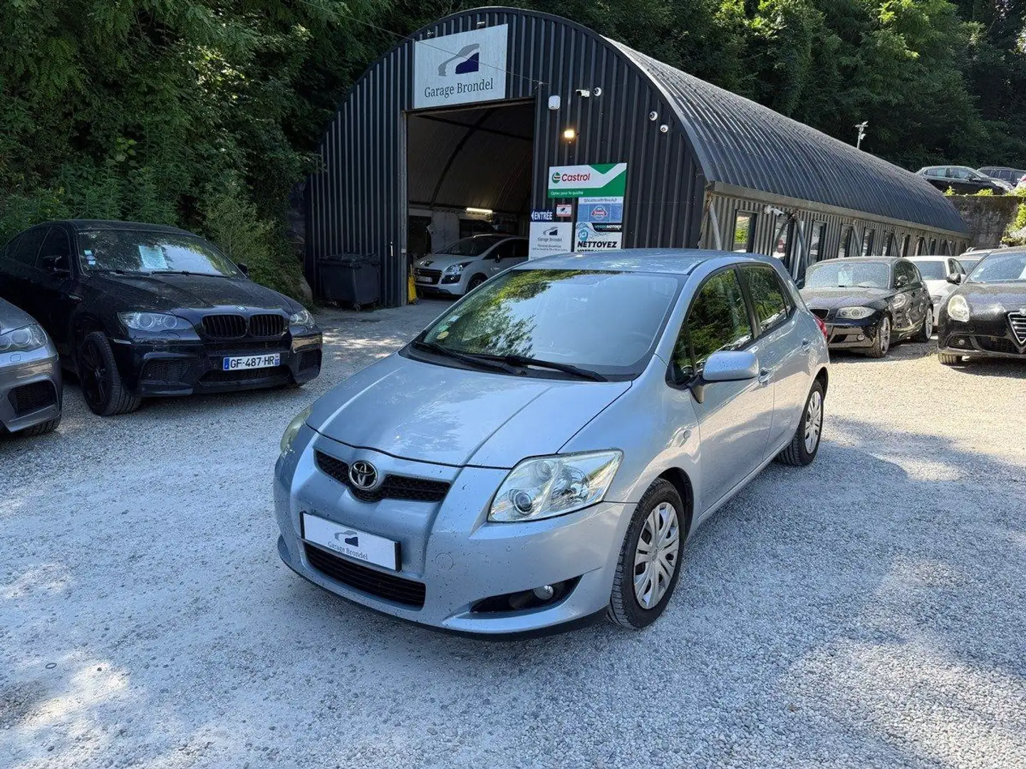 Toyota Auris 1.4 D-4D 90cv 2ème main Gris - 1