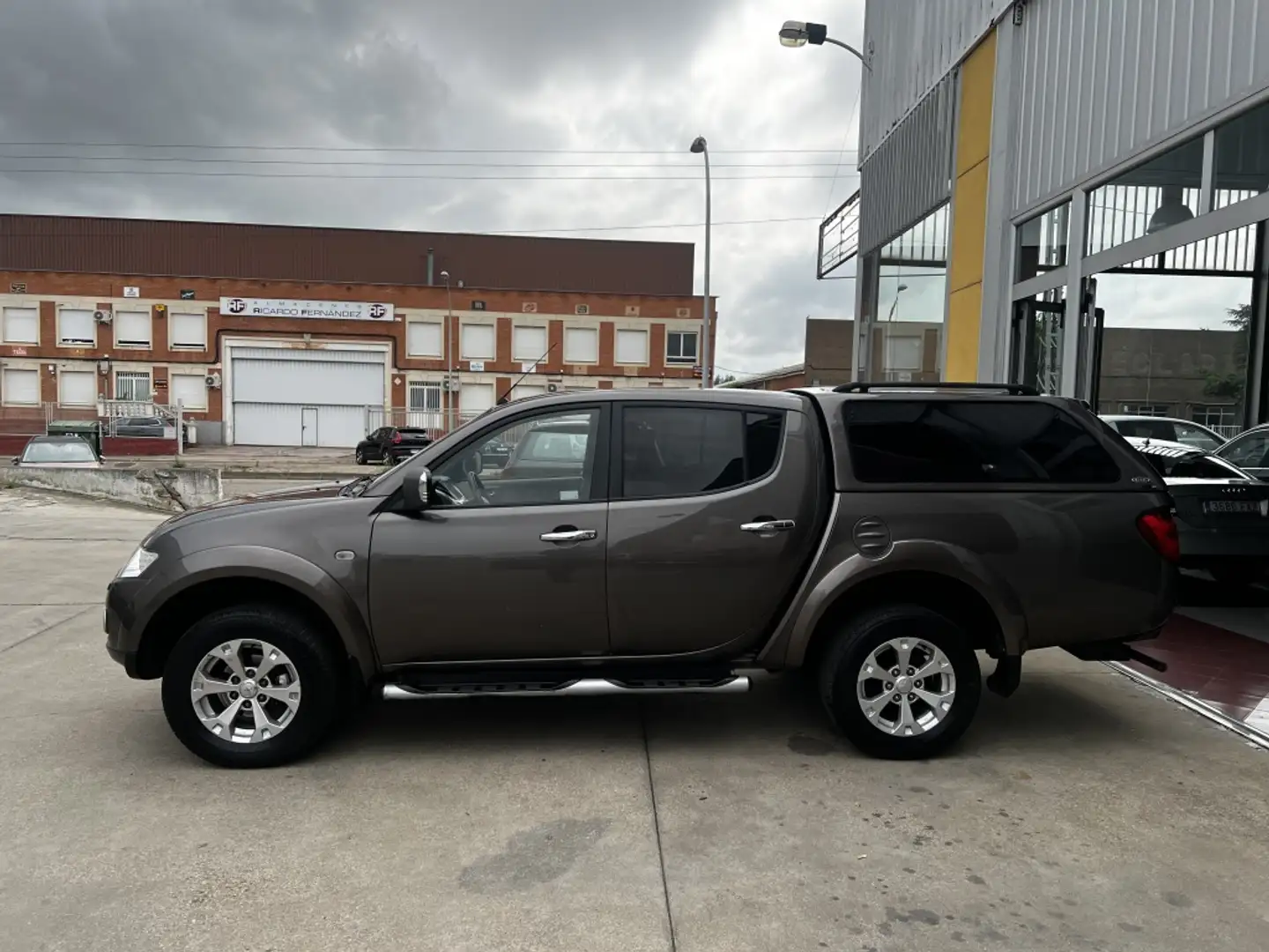 Mitsubishi L200 2.5DI-D Double Cab Motion Marrón - 1