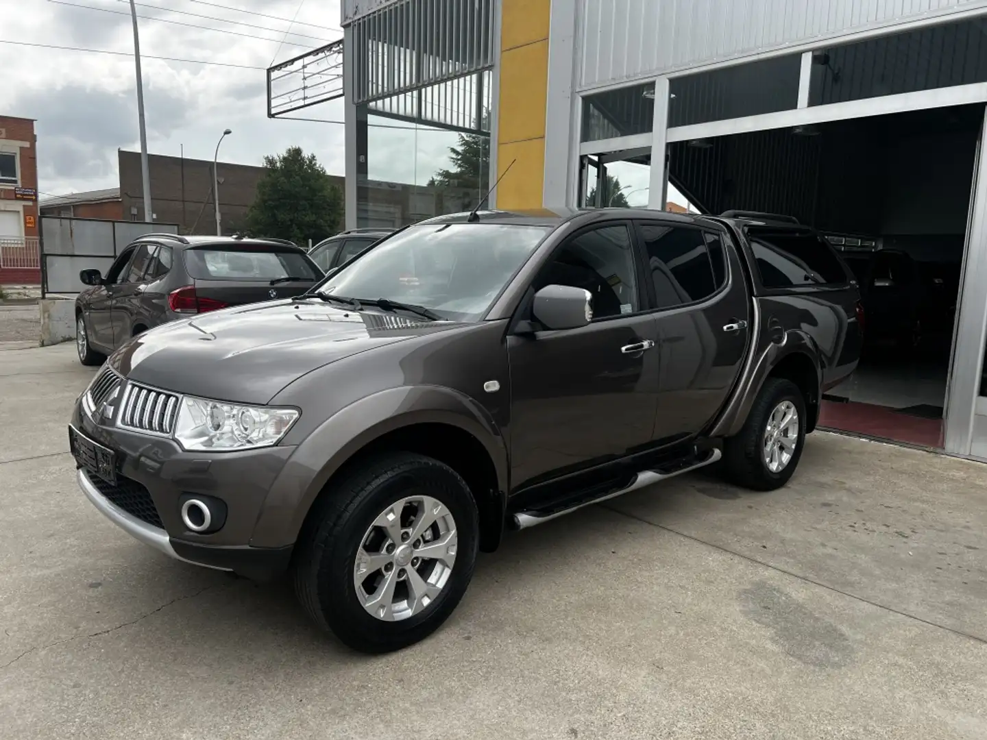 Mitsubishi L200 2.5DI-D Double Cab Motion Marrón - 2