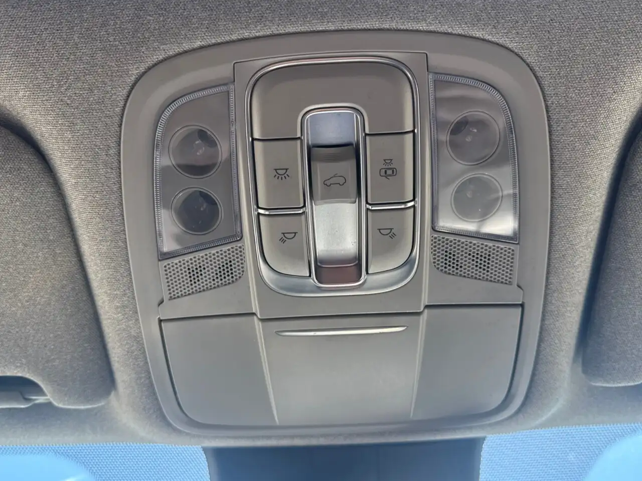 Hyundai SANTA FE снимка Hyundai SANTA FE