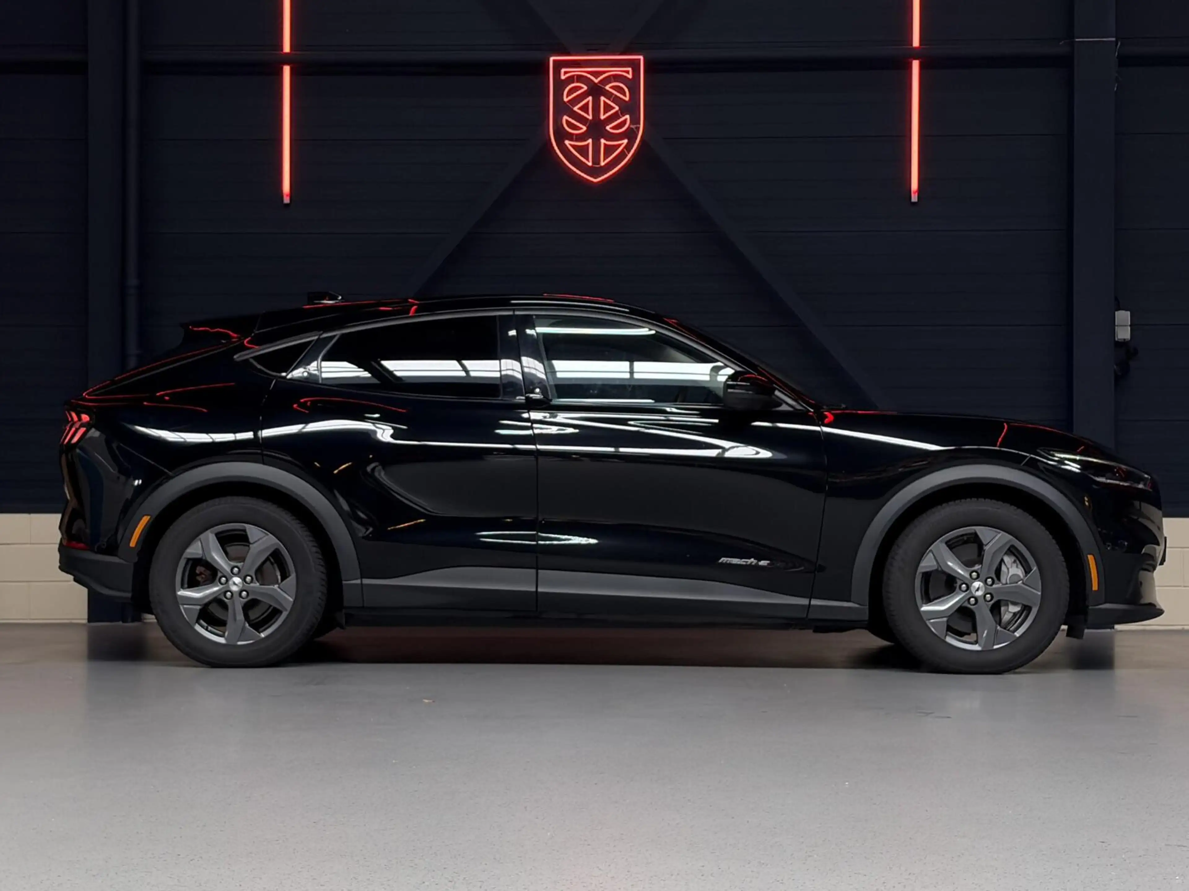 Ford Mustang Mach-E Extended RWD 98 kWh|PANO|B&O|MEM.|ACC| — photo 3