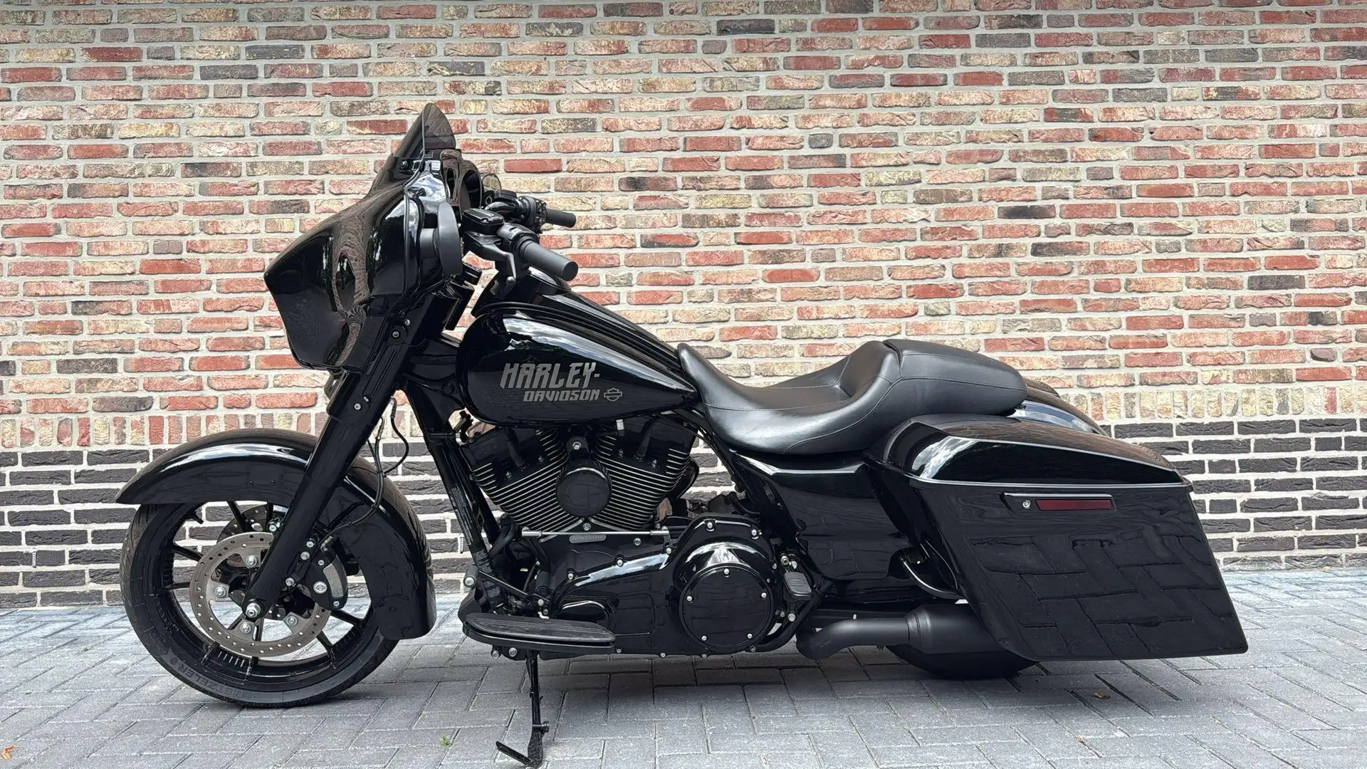 Harley-Davidson Street Glide 103 FLHXS Special CVO Streetglide - 1