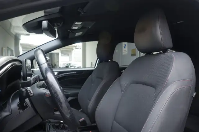 Ford Focus view 8