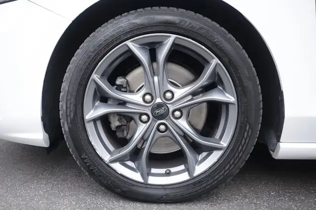Ford Focus view 3