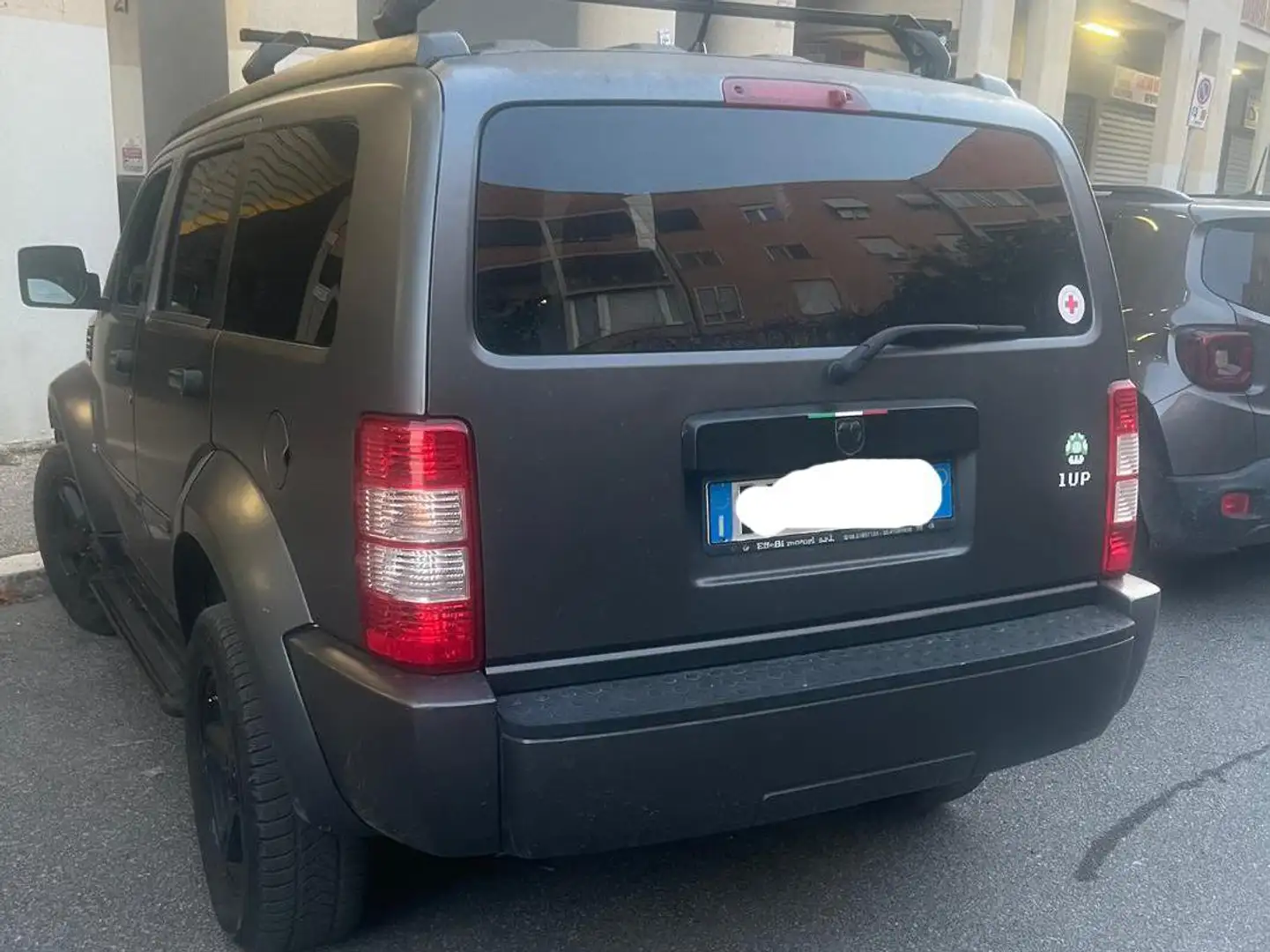 Dodge Nitro Nitro 2.8 L4 crd 16v SXT 4wd auto dpf Gris - 1