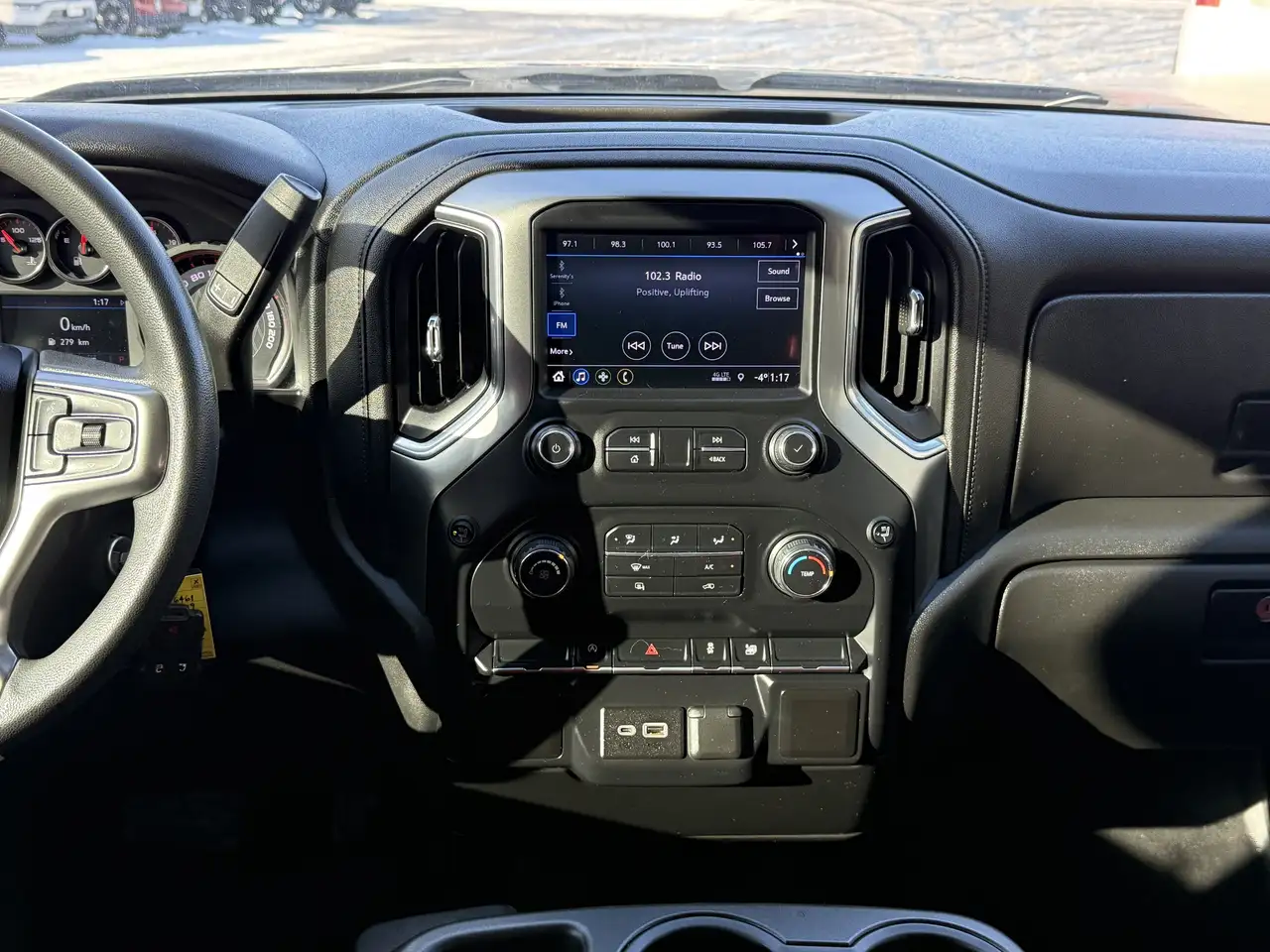 Chevrolet Silverado 1500 снимка Chevrolet Silverado 1500