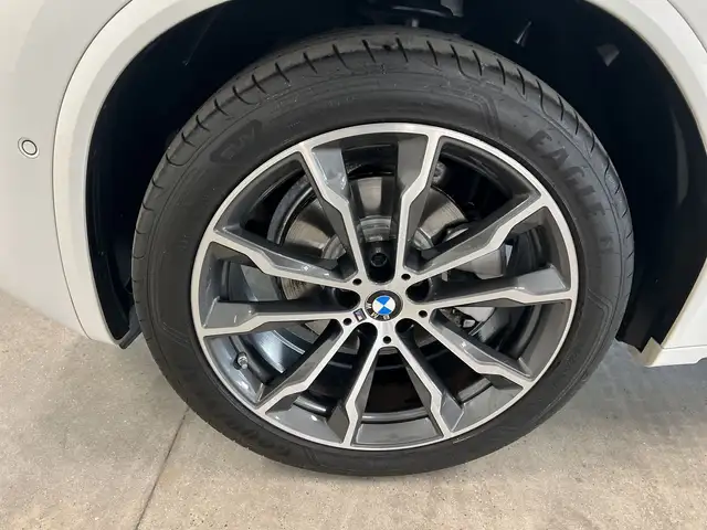BMW X3 view 12