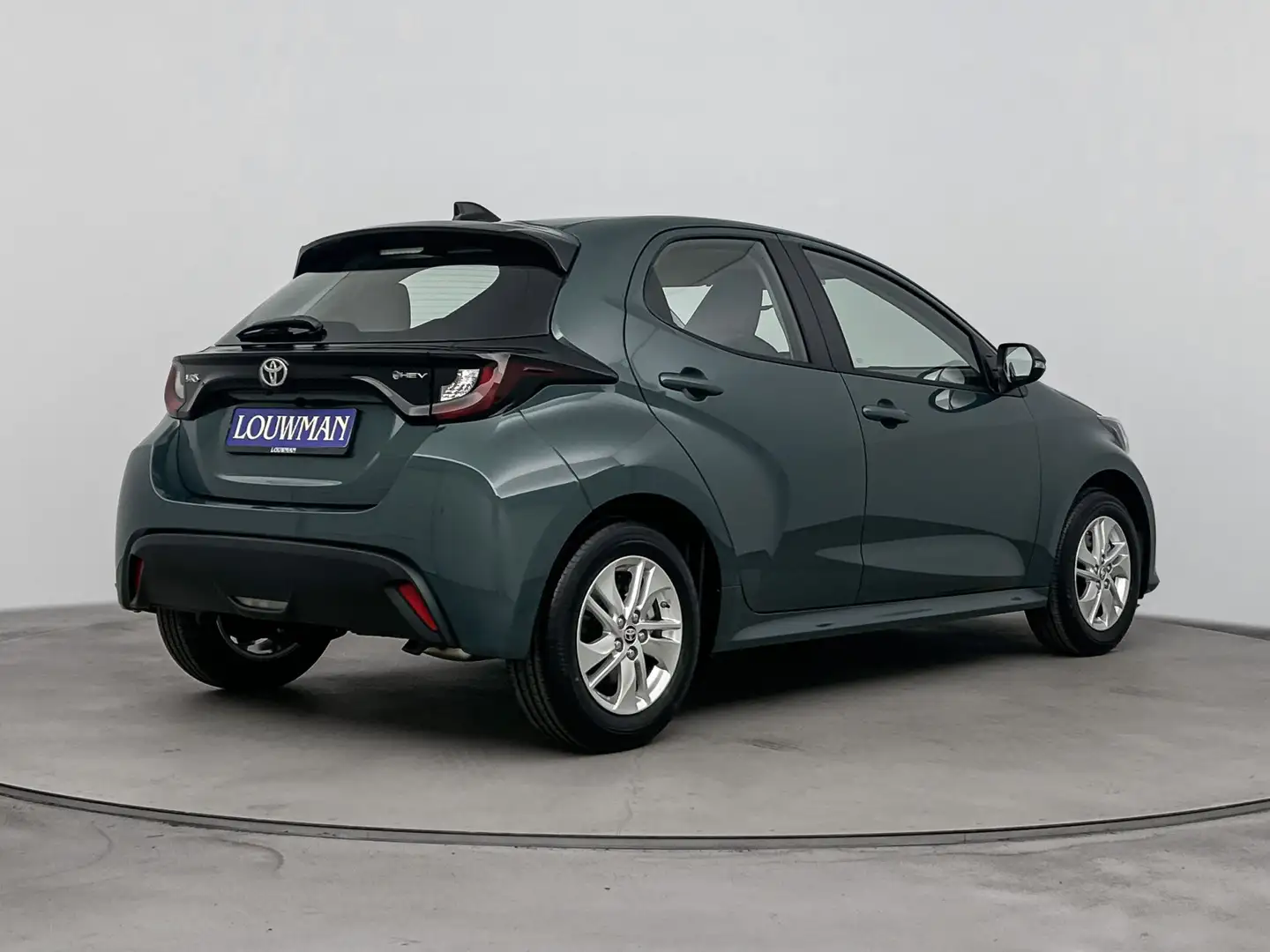 Toyota Yaris 1.5 Hybrid 115 Active *NIEUW* | Direct leverbaar! Groen - 2