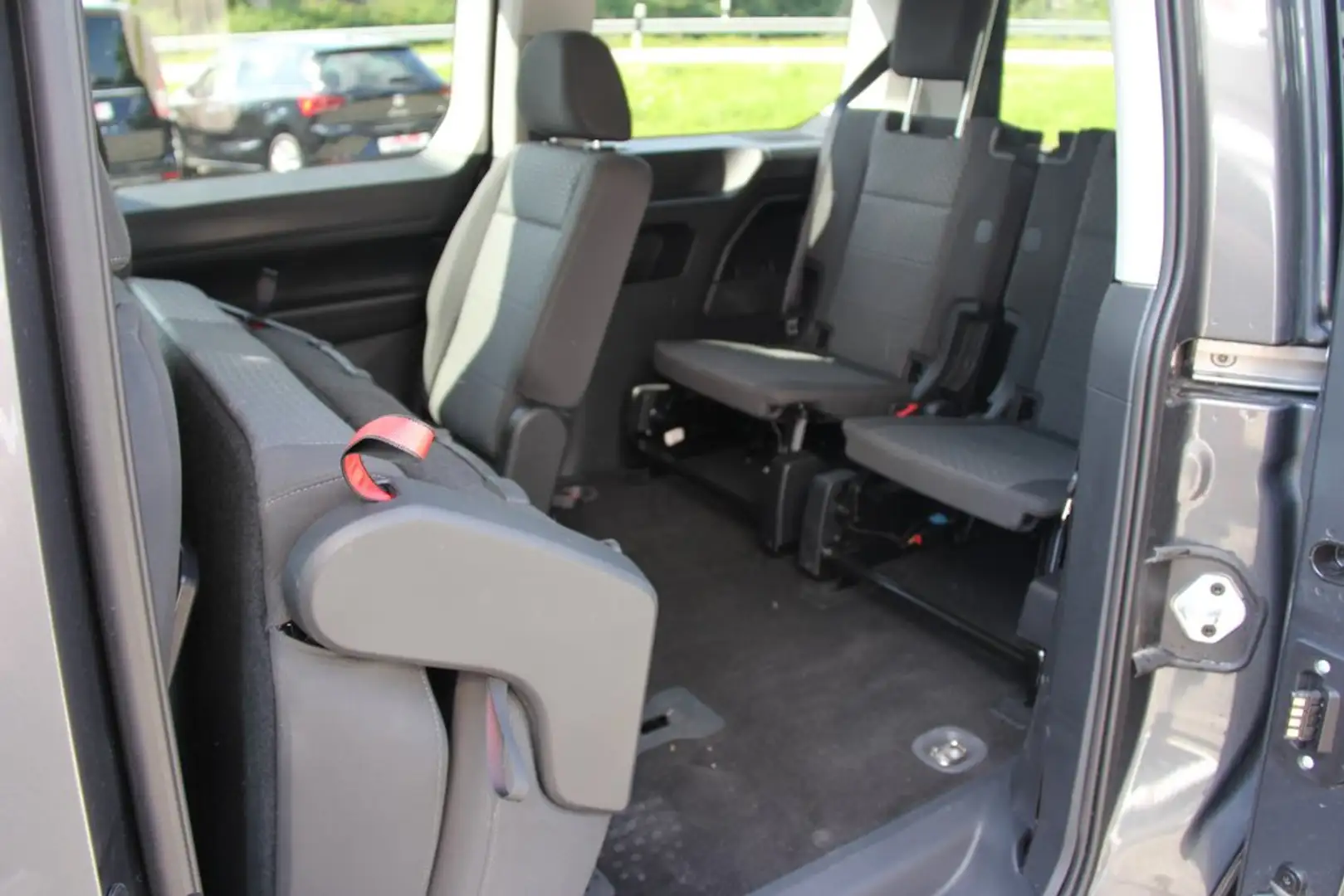 Ford Grand Tourneo Titanium 7Sitze CAM Klimaaut Sitzheizung Grau - 2