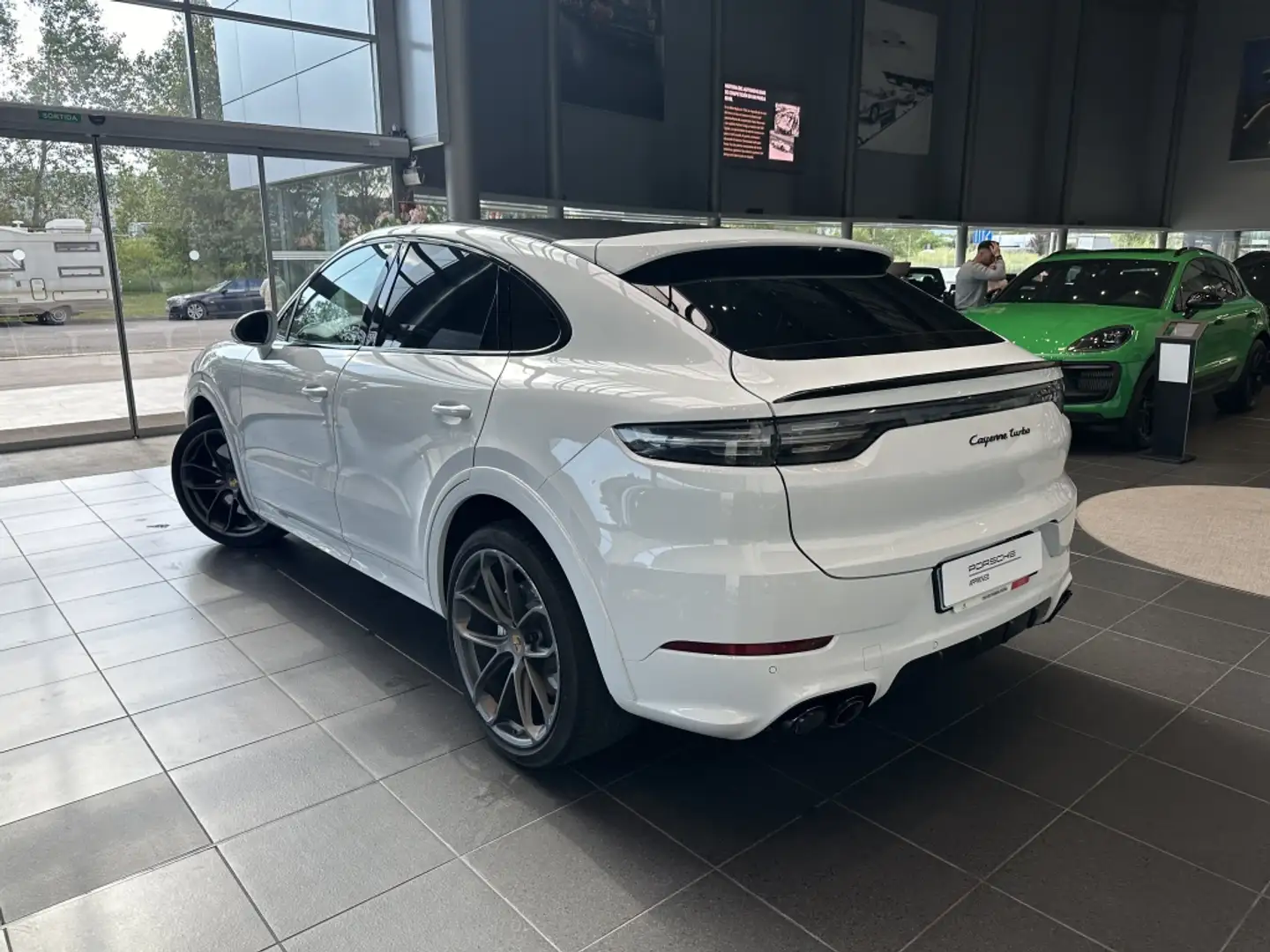 Porsche Cayenne Turbo Coupé Aut. Blanc - 2