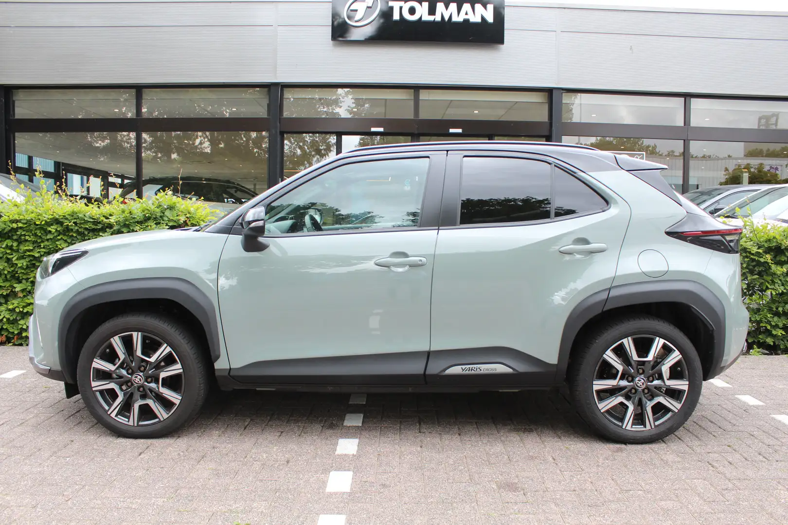 Toyota Yaris Cross 1.5 Hybrid Launch Edition AWD | Rijklaar | Panoram Groen - 2