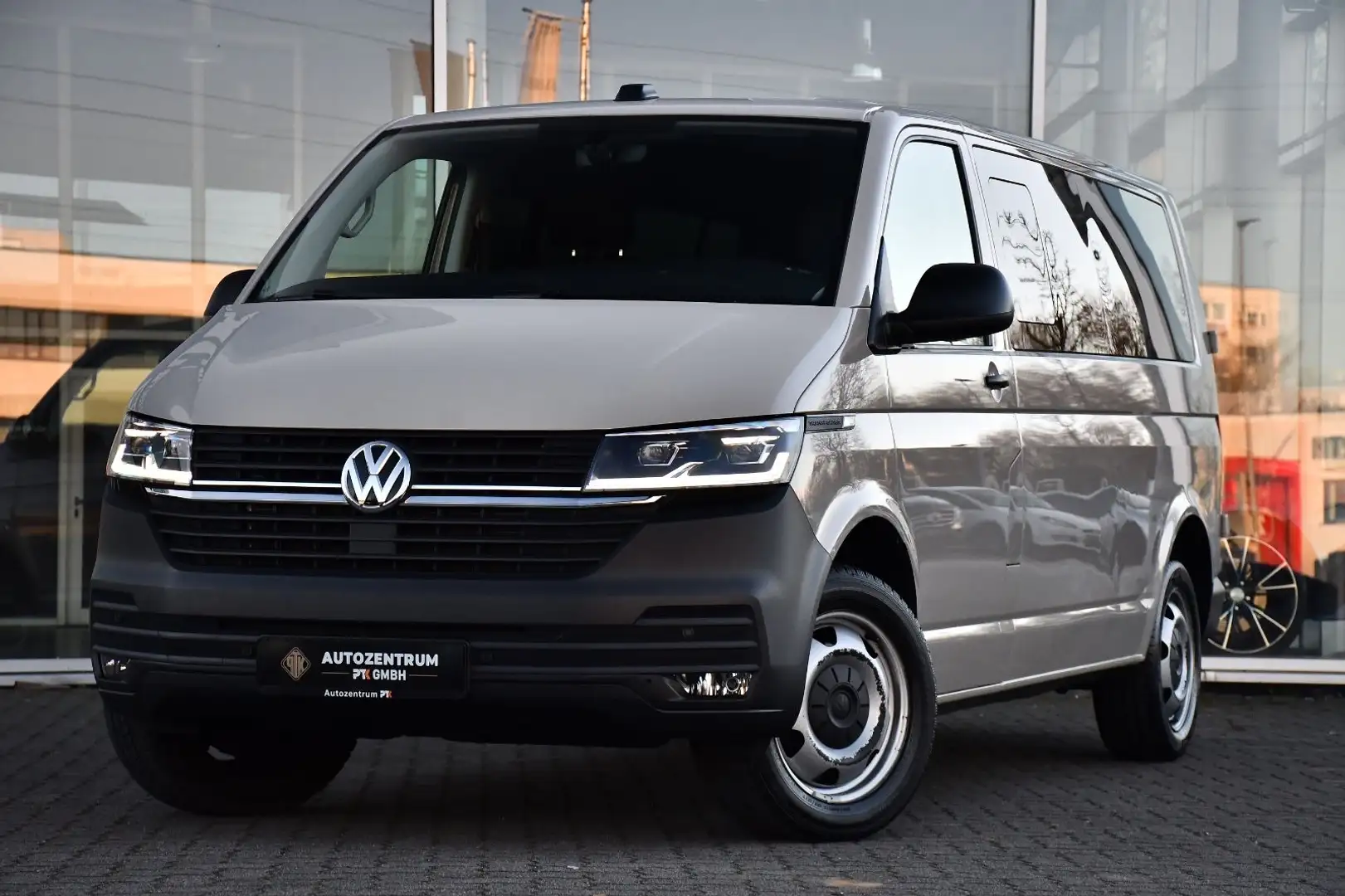 Volkswagen T6 Transporter T6.1 Transporter LR LANG 2.0 TDI DSG LED 7 Sitze Grau - 1