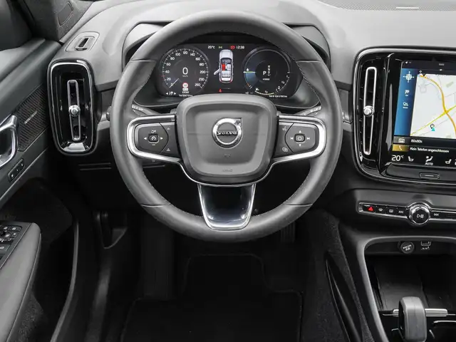 Volvo XC40 view 12