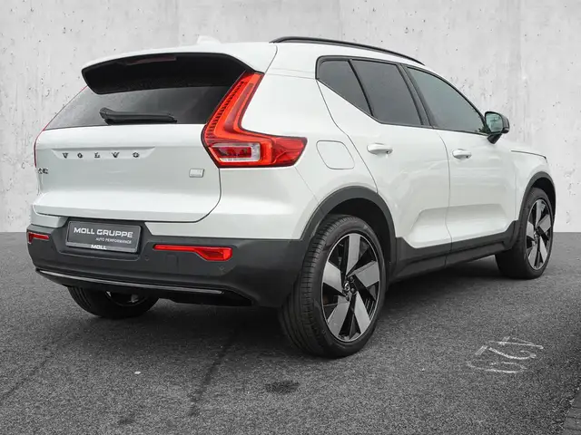 Volvo XC40 view 4