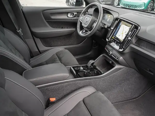 Volvo XC40 view 9