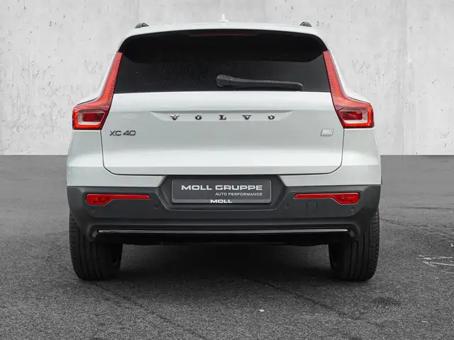 Volvo XC40 view 6