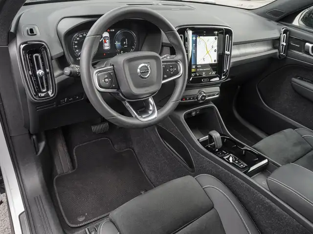 Volvo XC40 view 10