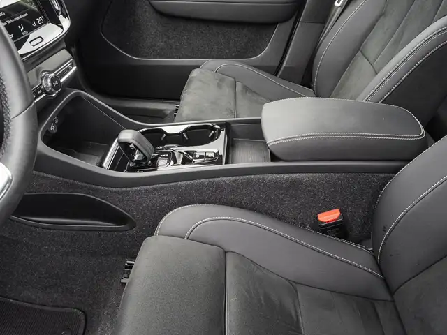 Volvo XC40 view 15