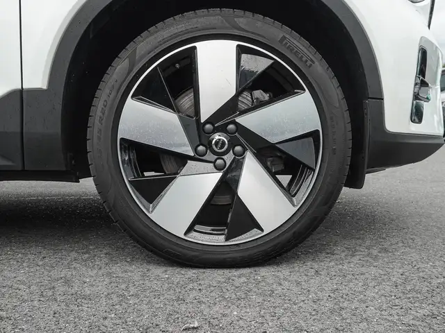 Volvo XC40 view 7