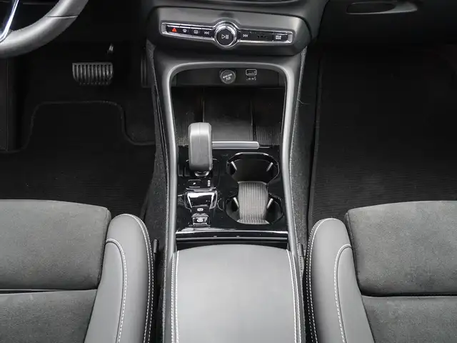 Volvo XC40 view 14