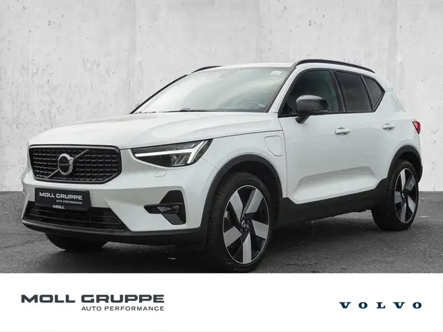 2023 Volvo XC40 in White for sale