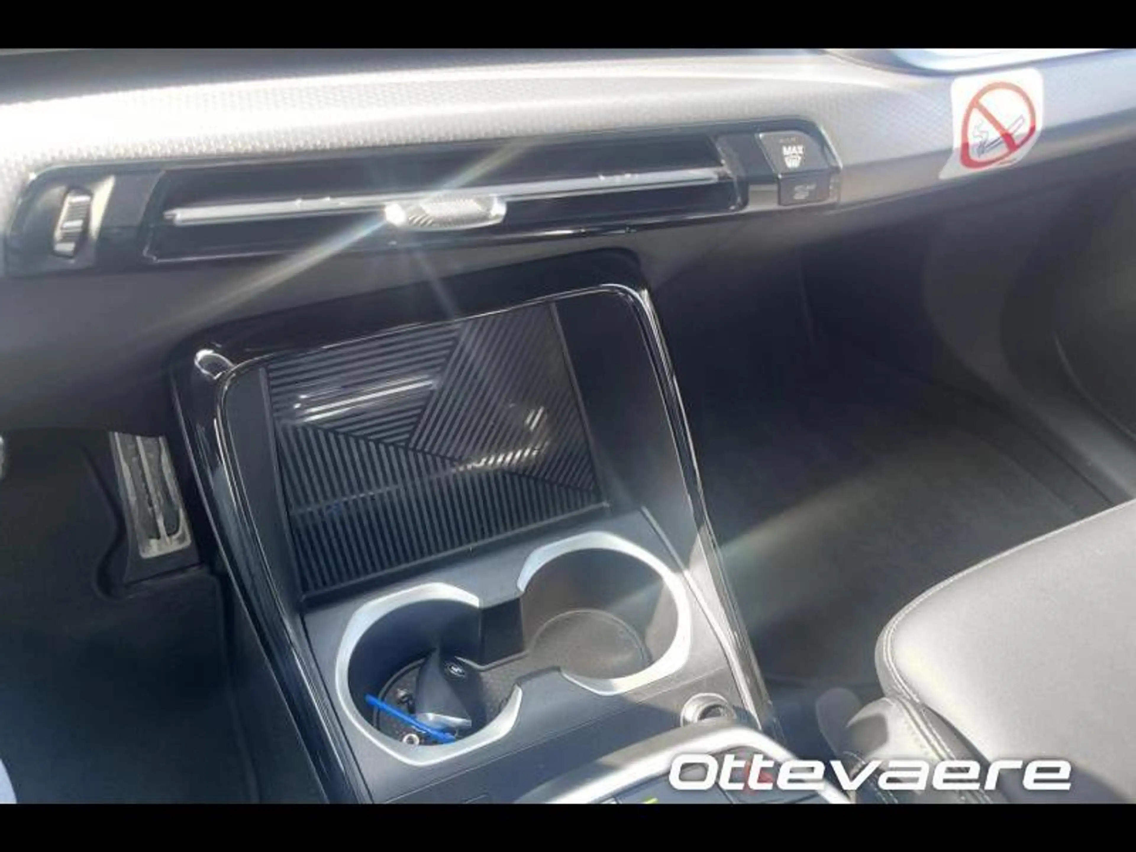 BMW iX2 eDrive20 — photo 14