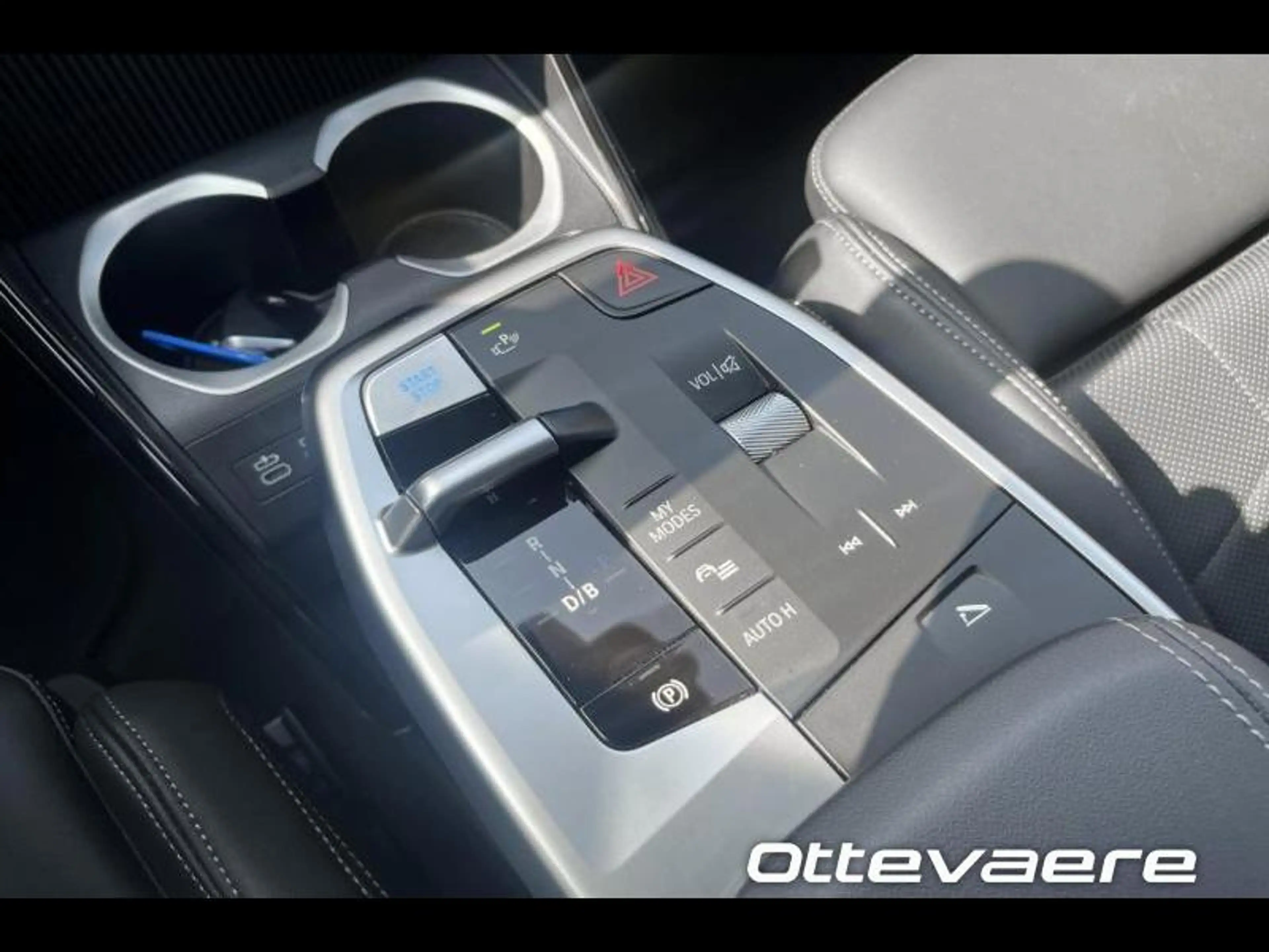 BMW iX2 eDrive20 — photo 15