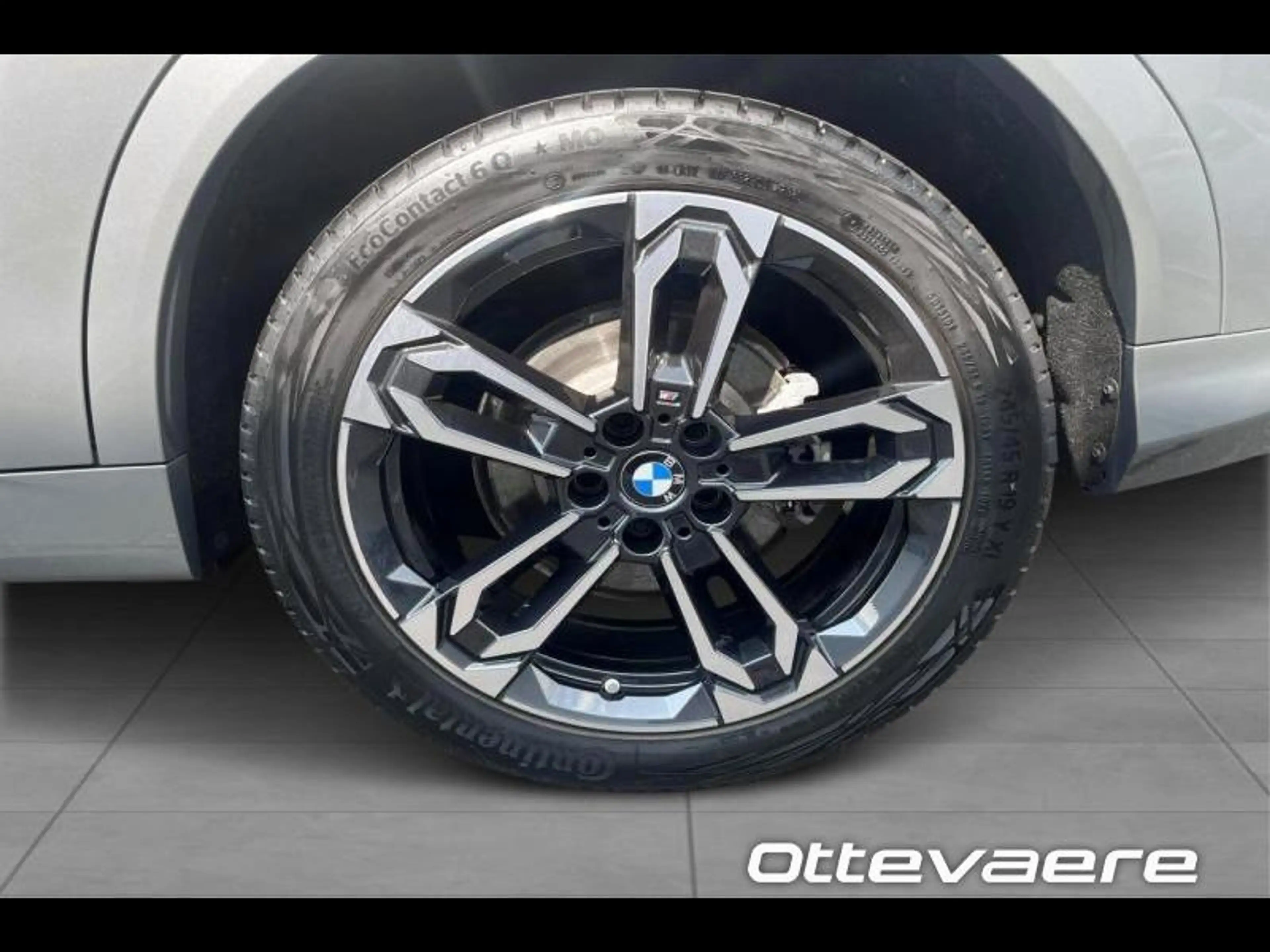 BMW iX2 eDrive20 — photo 8