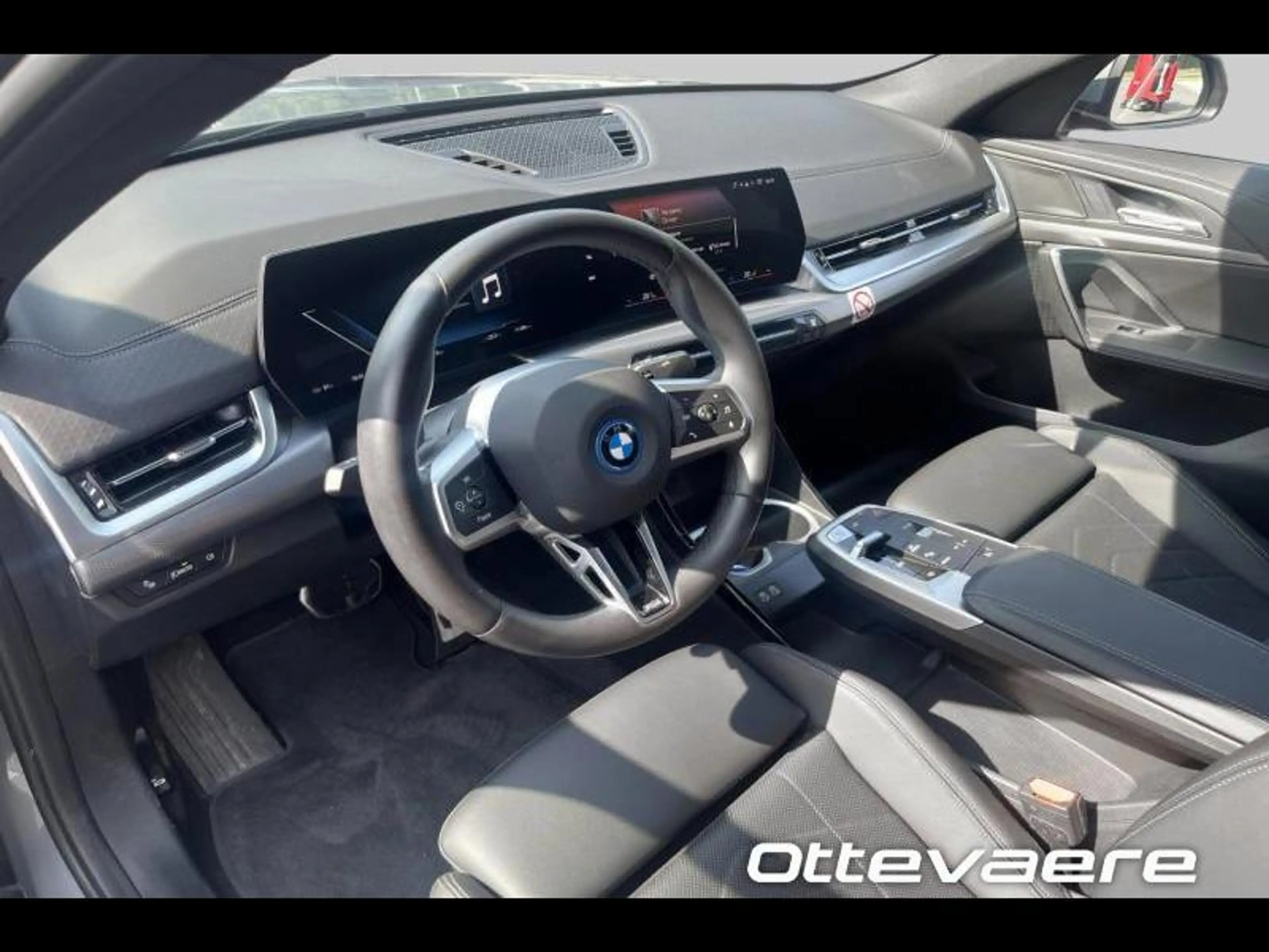 BMW iX2 eDrive20 — photo 6