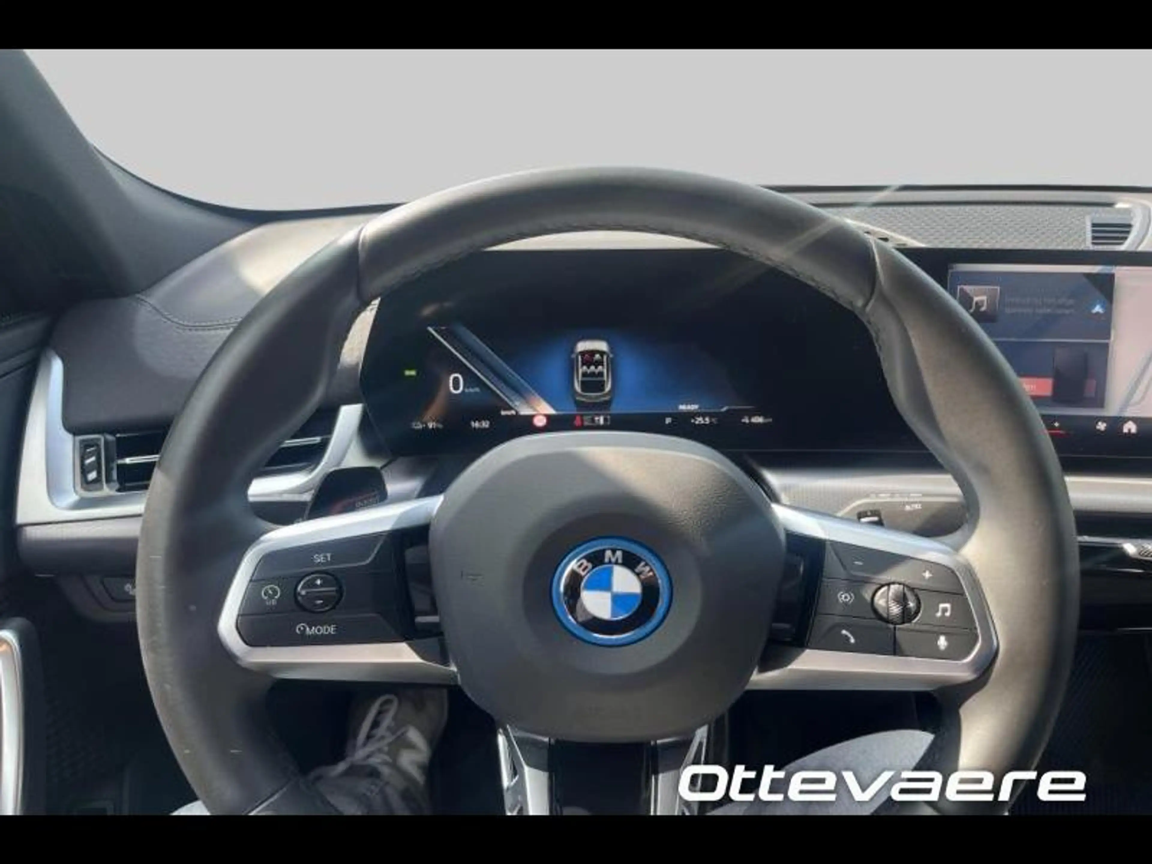 BMW iX2 eDrive20 — photo 9