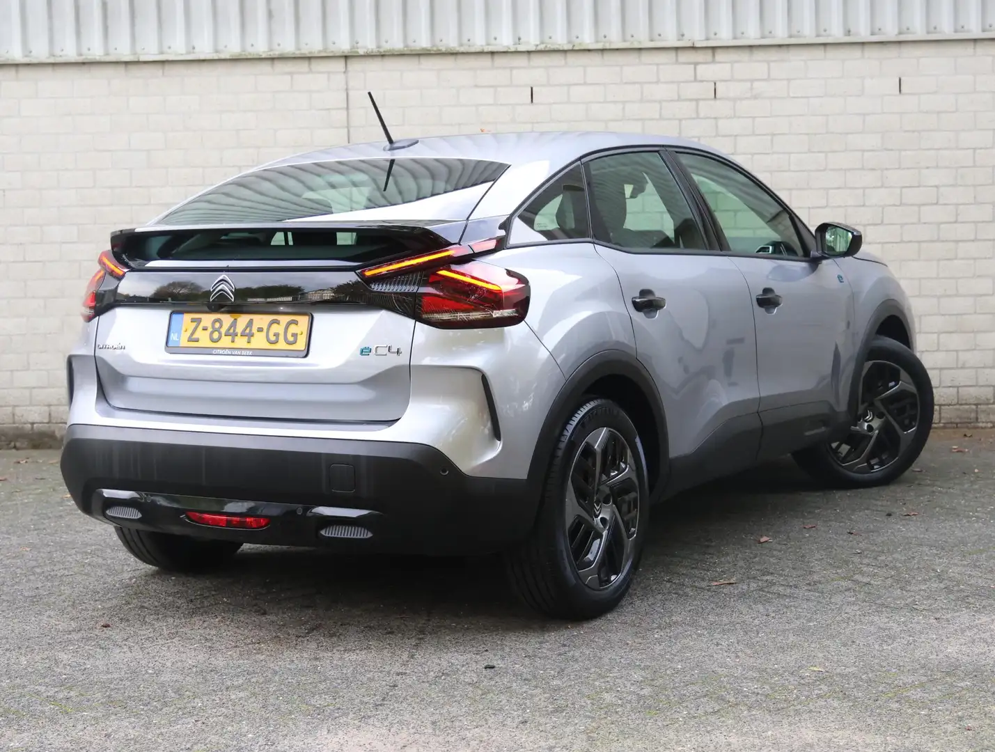 Citroen E-C4 Electric You 50 kWh 136pk Apple en Android | Camera en park Grijs - 2