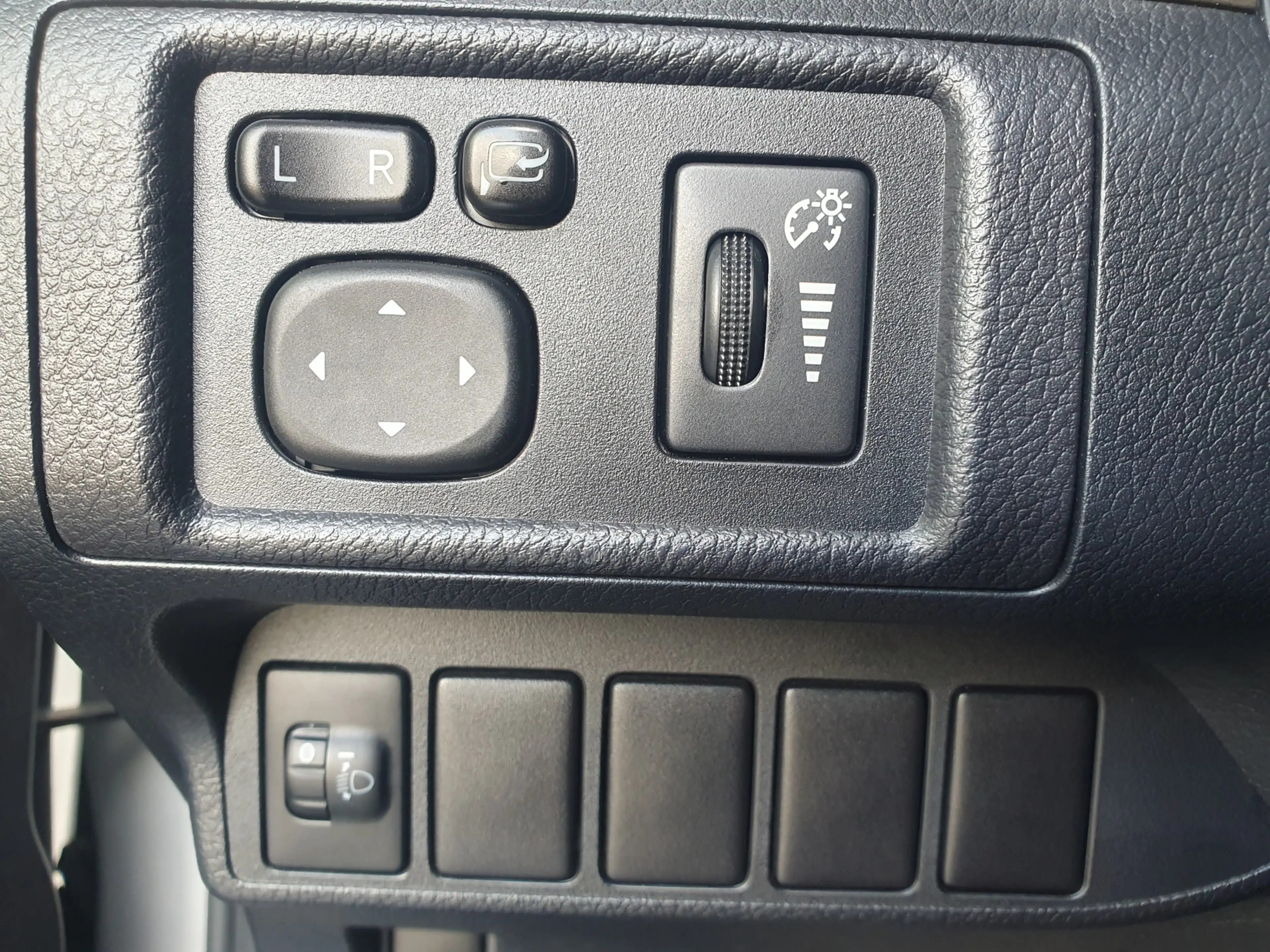 Lexus CT 200h 25th Edition NAVI/CRUISE/CLIMA/STOELVERW/LMV — photo 39