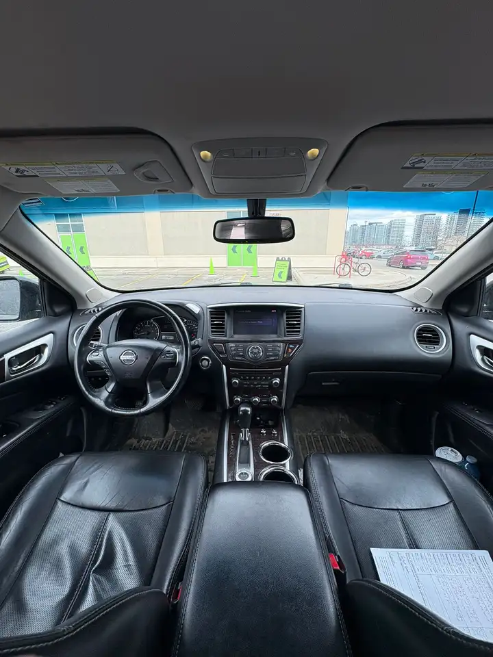 Nissan Pathfinder снимка Nissan Pathfinder