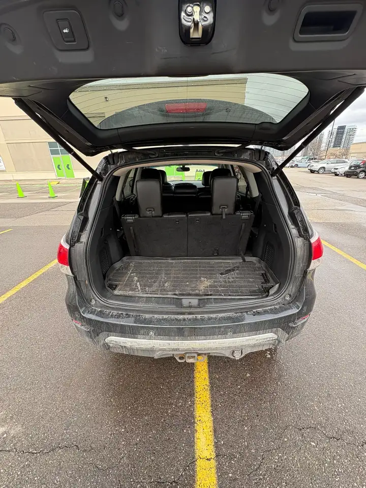 Nissan Pathfinder снимка Nissan Pathfinder