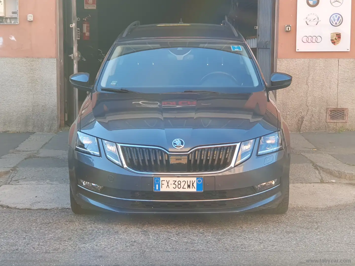 Skoda Octavia 1.5 DSG Wagon Style G-Tec Schwarz - 2