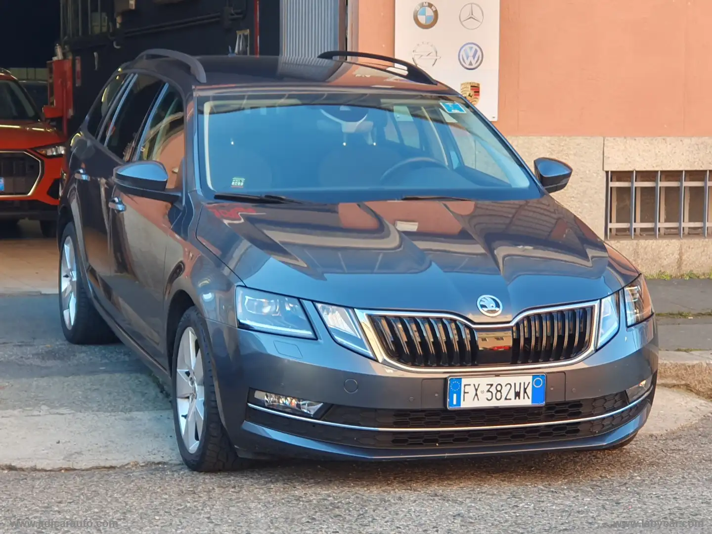 Skoda Octavia 1.5 DSG Wagon Style G-Tec Schwarz - 1