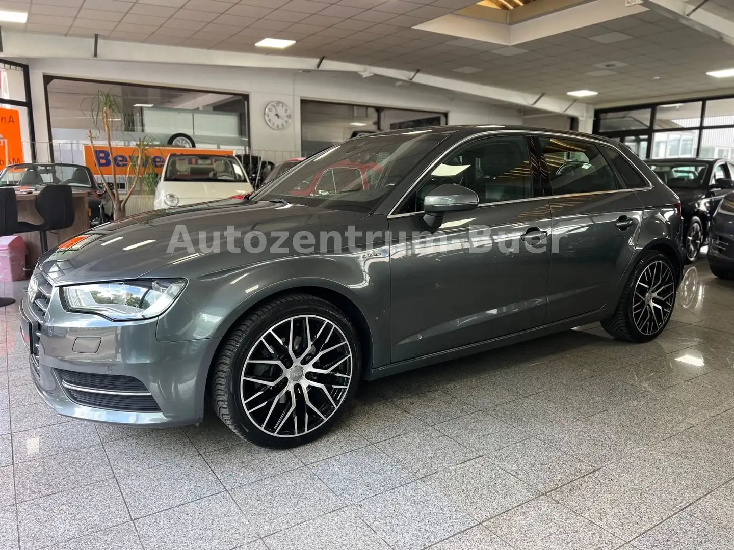Audi A3 Sportback Automatik Gas/Panorama/Navi/PDC Gris - 2
