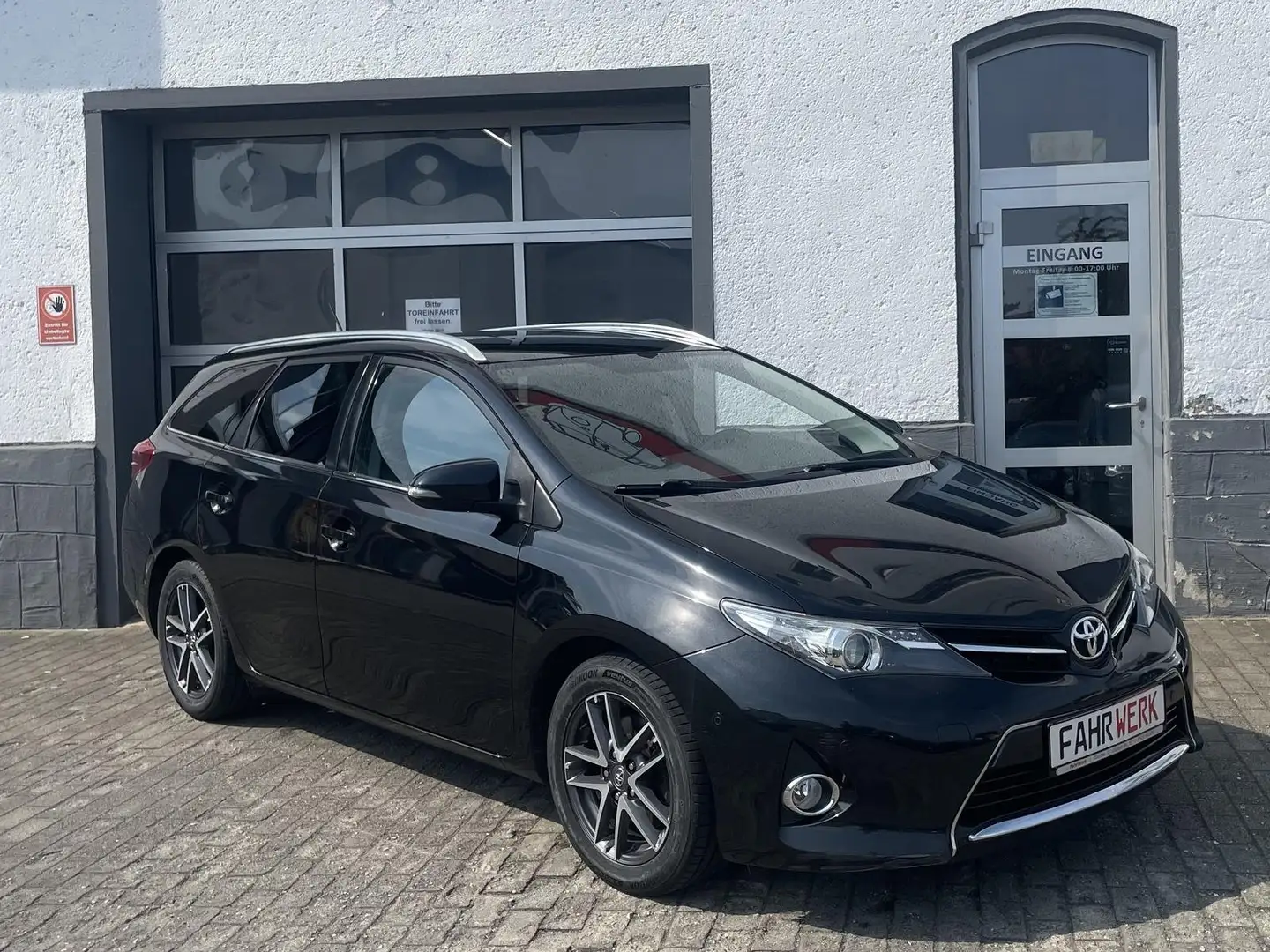 Toyota Auris Edition Tepomat Klimaauto. PDC AHK TÜV NEU Schwarz - 2