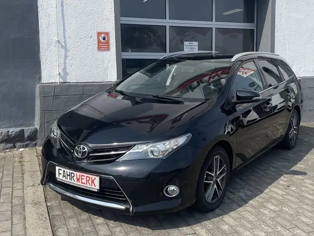 Toyota Auris Edition Tempomat Klimaauto. PDC AHK TÜV NEU