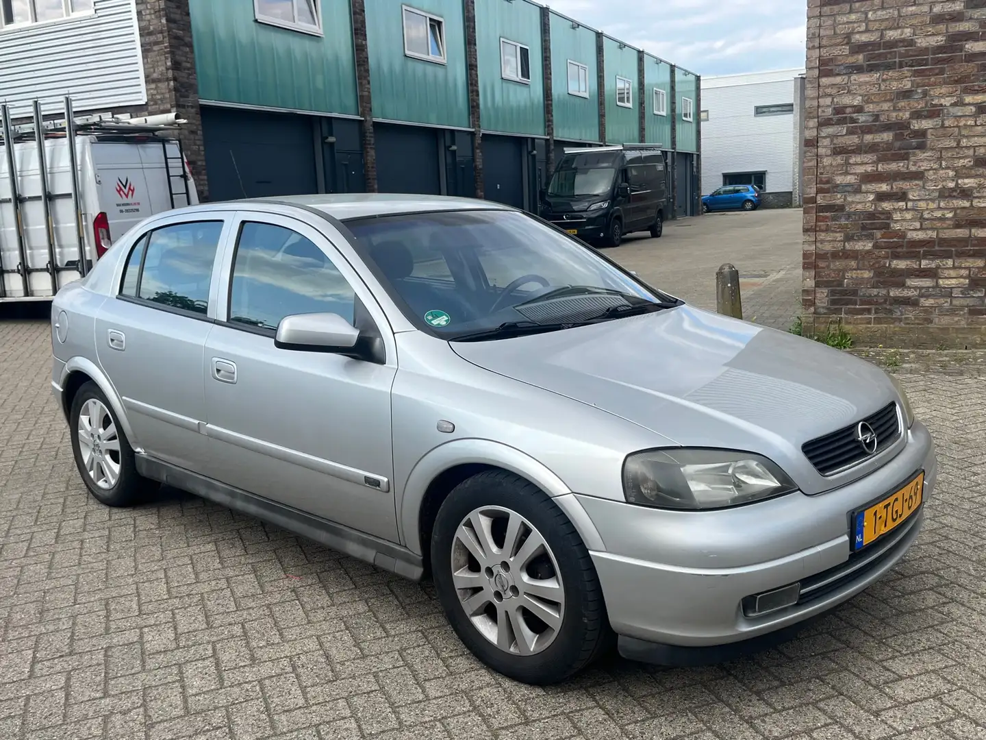 Opel Astra 1.6-16V GL Automaat Grijs - 2