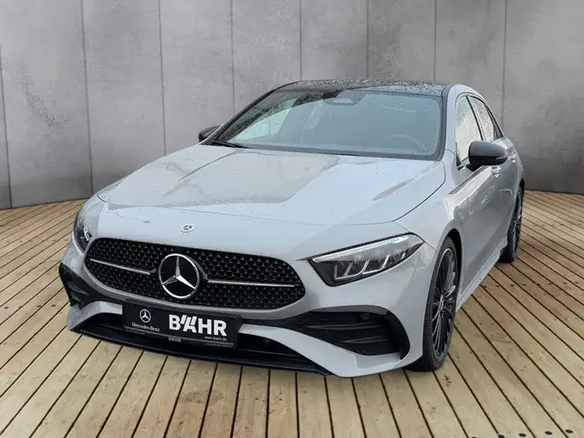 Mercedes-Benz A 200 d AMG+Night/MBUX/LED/Pano/RFK/SHZ/LMR19" AMG Line Special Edition/Navi/Pano. Dach/Styling/Autom./Klima/Park Assist.