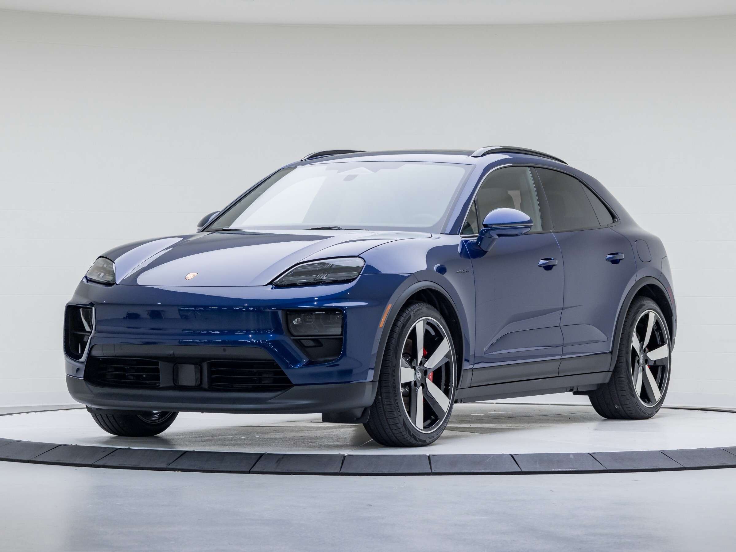 2025 Porsche Macan 4S | Premium Package | Sport Chrono Package | 22 M