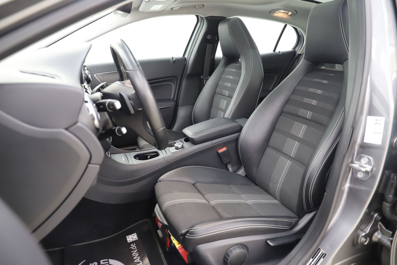 Mercedes-Benz GLA 200 156PS 7G Urban Standheizung Pano 1Hand — photo 9