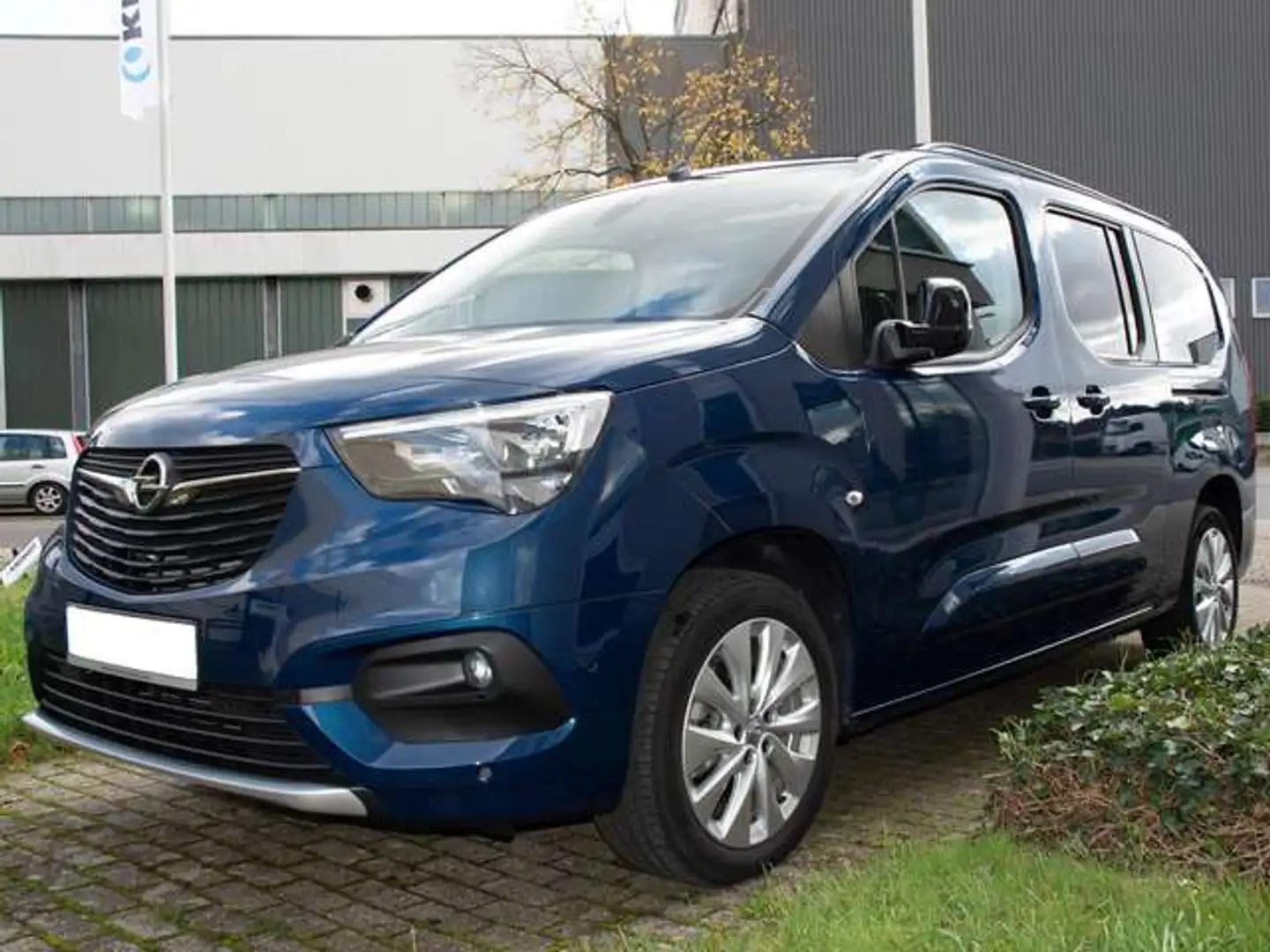 Opel Combo-e Life Ultimate XL 136 PS AUTOM+NAVI+PDC+LENKHZG Blau - 1
