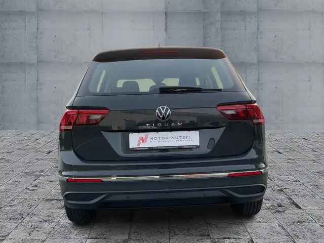 Volkswagen Tiguan view 5