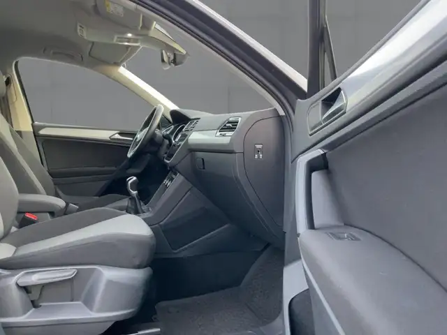 Volkswagen Tiguan view 12