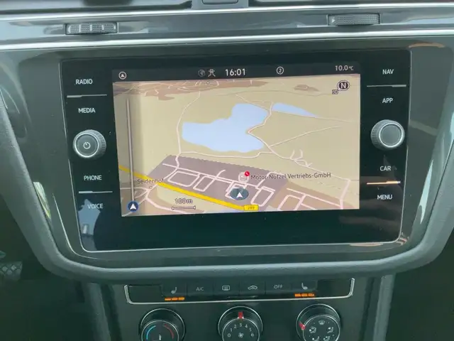 Volkswagen Tiguan view 11