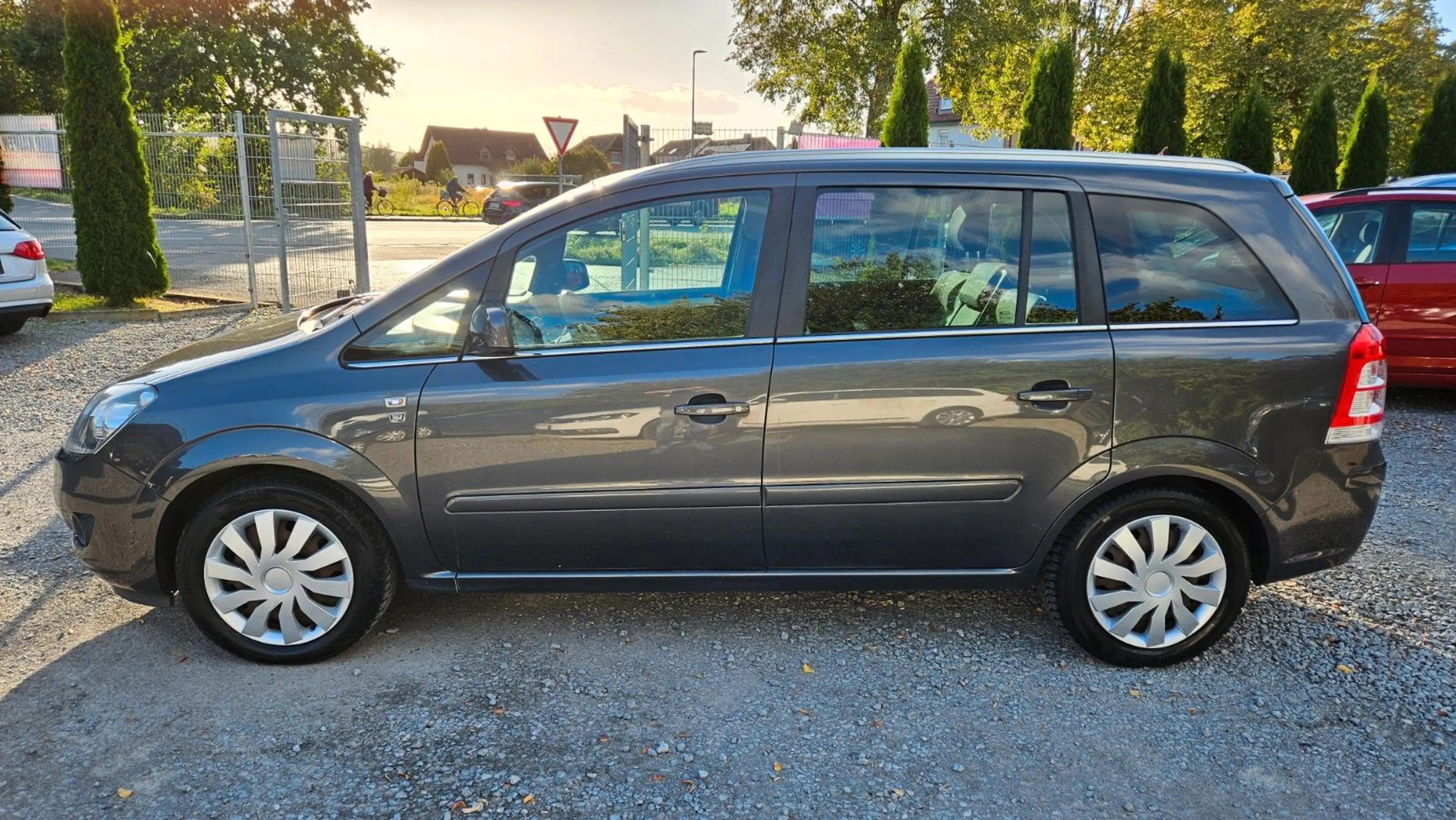 Opel Zafira B Edition 111 Jahre*AHK*7-Sitzer/Garantie — photo 8