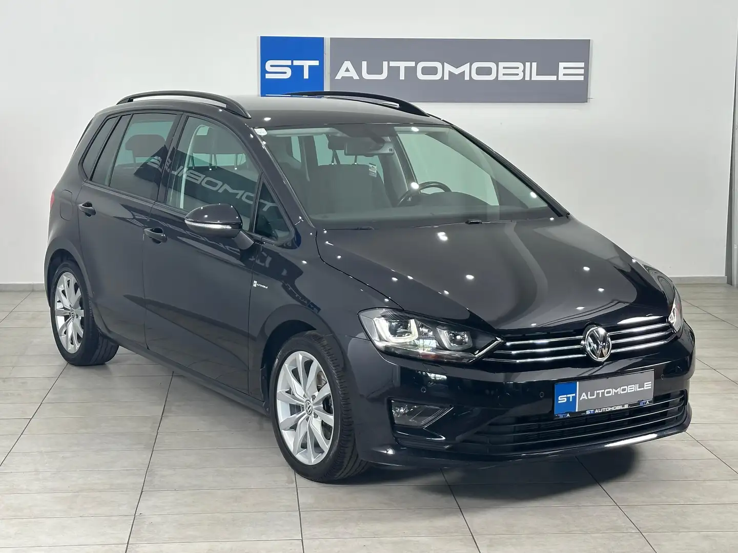 Volkswagen Golf Sportsvan Comfortline BMT DSG  // AHK // XENON // SHZ // Schwarz - 2