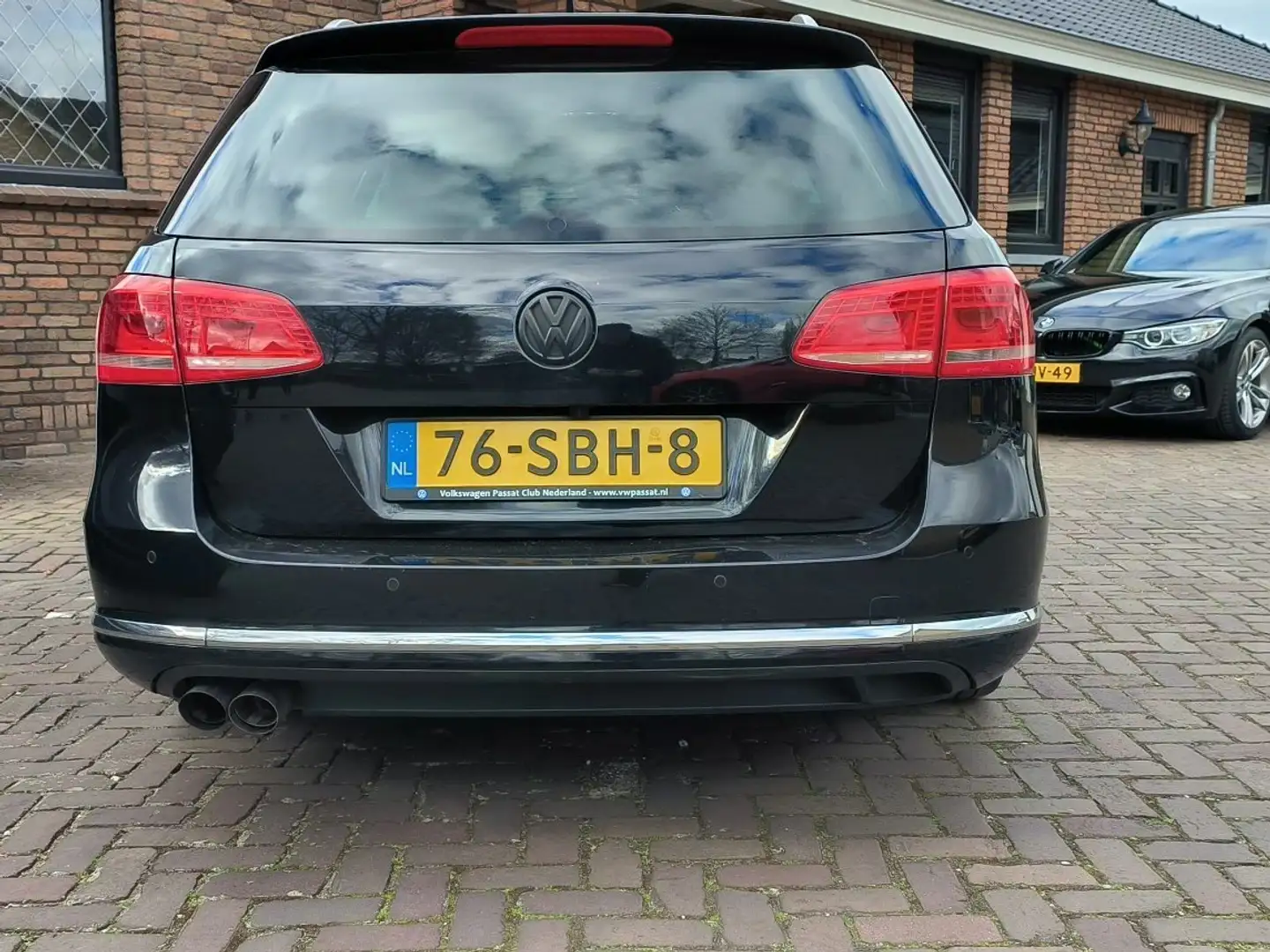 Volkswagen Passat 1.4 TSI Highl. nieuwe apk Zwart - 2
